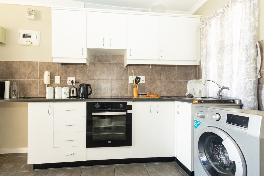 2 Bedroom Property for Sale in Uitzicht Western Cape